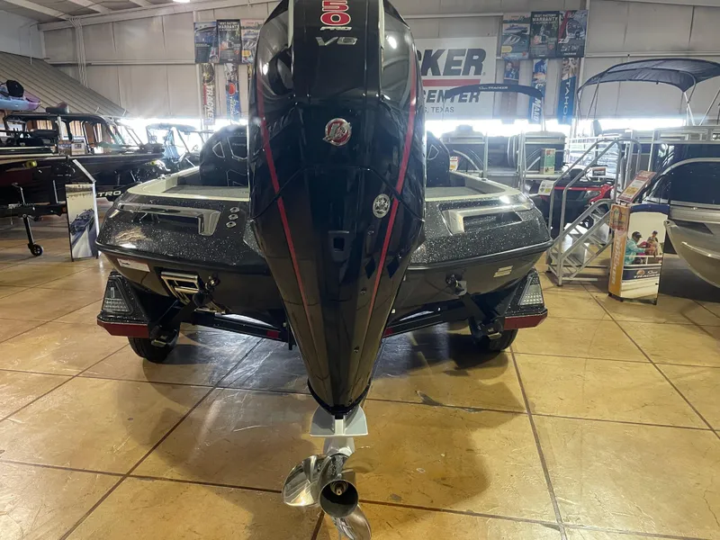 Slide: The Image of 2025 Ranger Z520 boat with powerful engine displayed in showroom. - 3