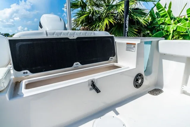 Slide: The Image of Sea Fox 248 Commander 2026 - 10