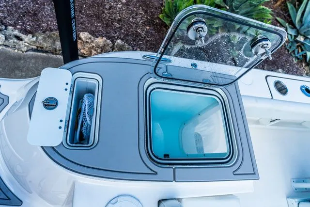 Slide: The Image of Sea Fox 248 Commander 2026 - 7