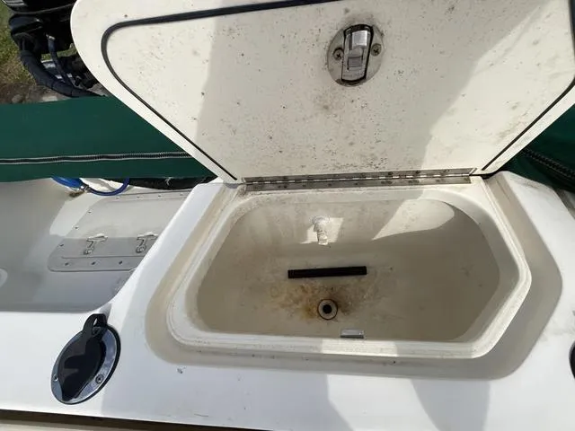 Slide: The Image of Boston Whaler 18 Dauntless 1999 - 15