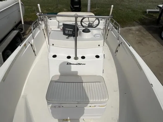 Slide: The Image of Boston Whaler 18 Dauntless 1999 - 9