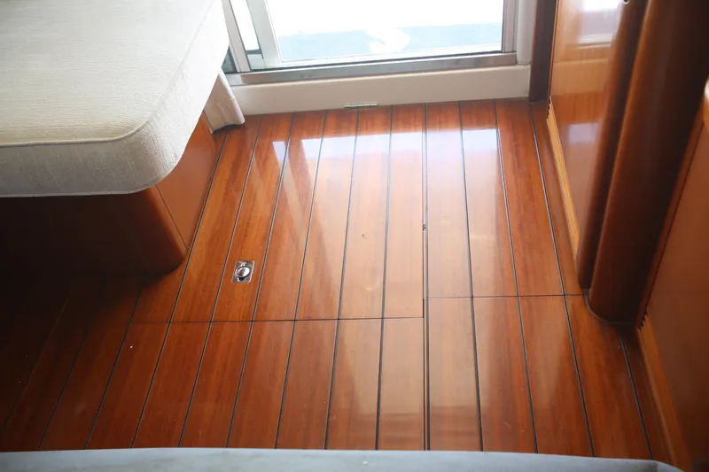 Slide: The Image of Salon sole - 32