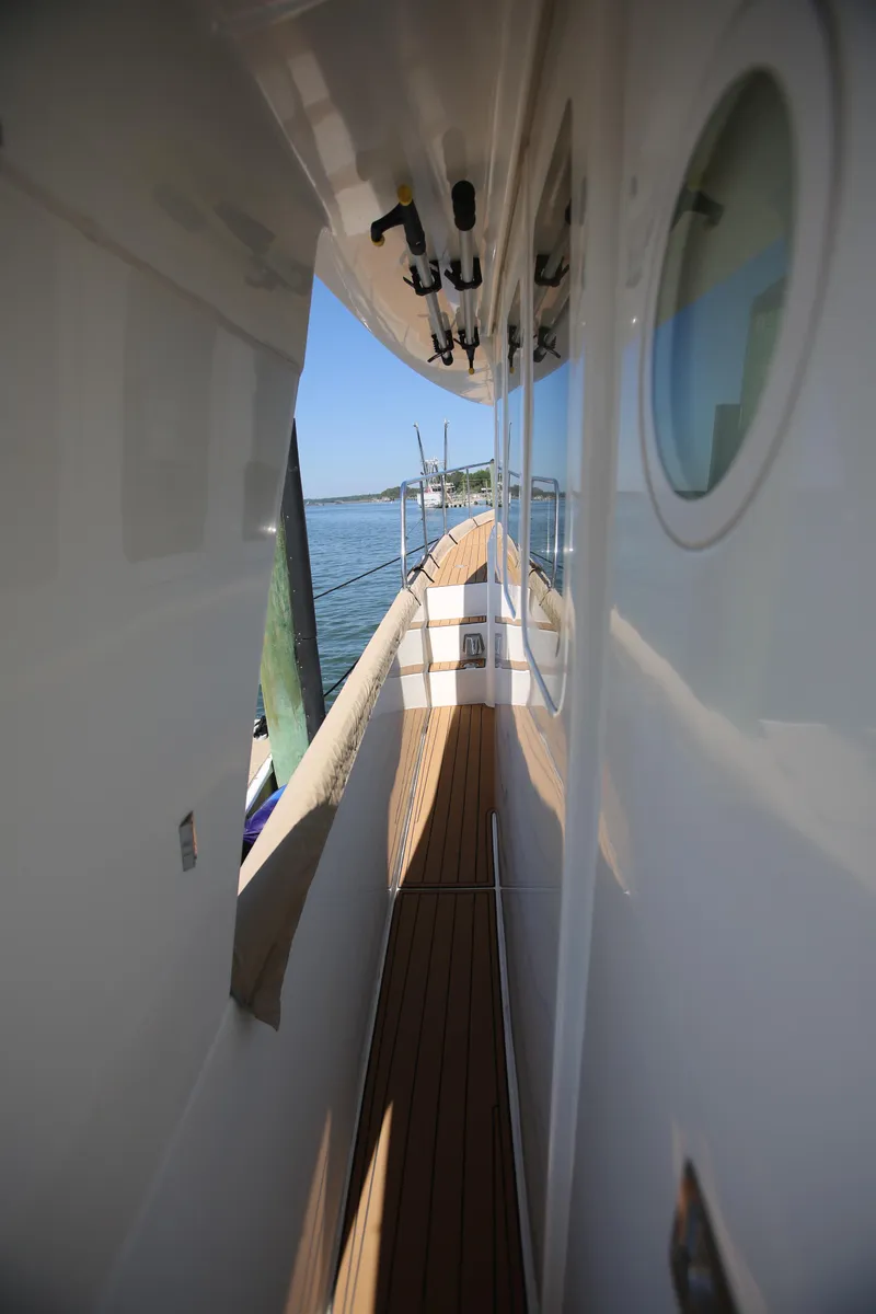 Slide: The Image of 2007 Beneteau Swift Trawler 42 side deck with ocean view. - 9