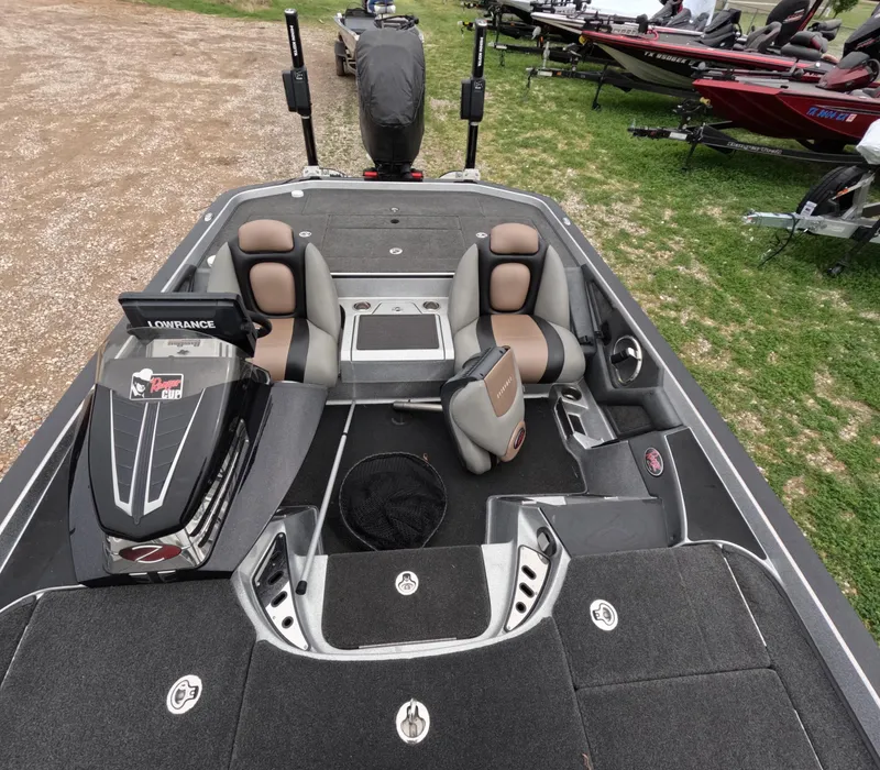 Slide: The Image of 2014 Ranger Z521C Comanche boat interior with seating and equipment on display. - 5