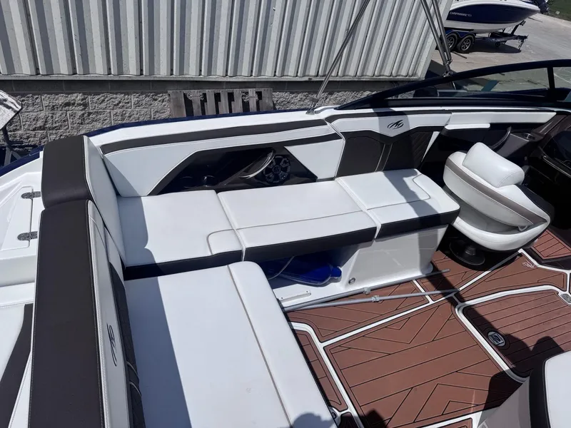 Slide: The Image of Monterey 258 2018 - 5