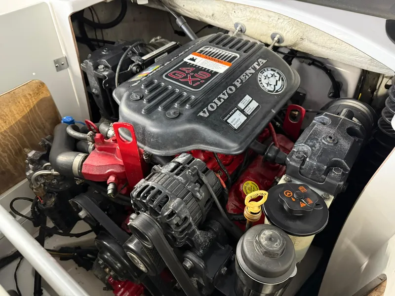 Slide: The Image of Volvo Penta engine in 2009 Four Winns H200 boat, detailed view. - 19