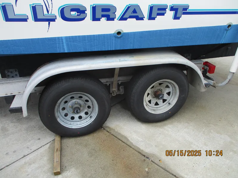 Slide: The Image of Trailer wheels of a 1995 Wellcraft 218ccf boat on concrete. - 20