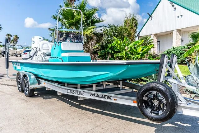 Slide: The Image of Majek 226 Illusion 2024 - 1