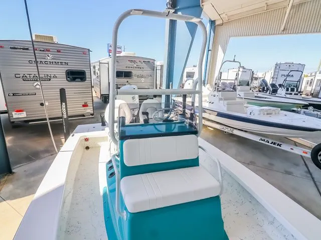 Slide: The Image of Majek 20 Xtreme 2025 - 12