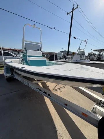 Slide: The Image of Majek 20 Xtreme 2025 - 2