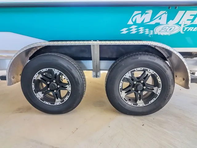 Slide: The Image of Majek 20 Xtreme 2025 - 20