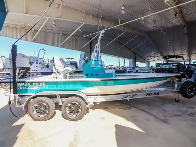 Slide: The Image of Majek 20 Xtreme 2025 - 8