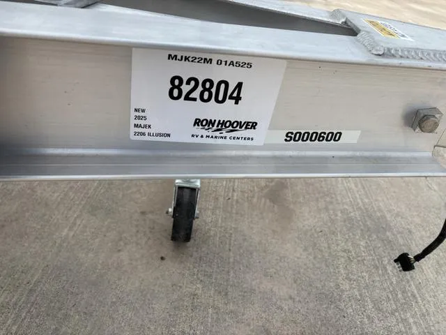 Slide: The Image of 2025 Majek 2206 Illusion trailer at Ron Hoover RV & Marine Centers. - 6