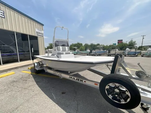 Slide: The Image of Majek 18 M2 2025 - 3