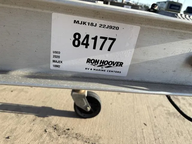 Slide: The Image of Majek 18 M2 2020 - 8