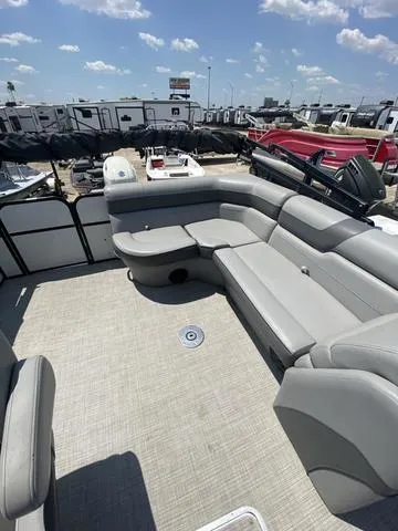 Slide: The Image of Berkshire 22RFX 2021 - 9