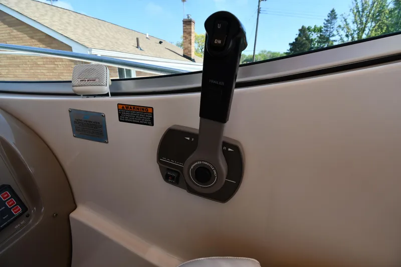 Slide: The Image of Throttle control panel on a 2000 Maxum 2700 SCR boat cockpit. - 15