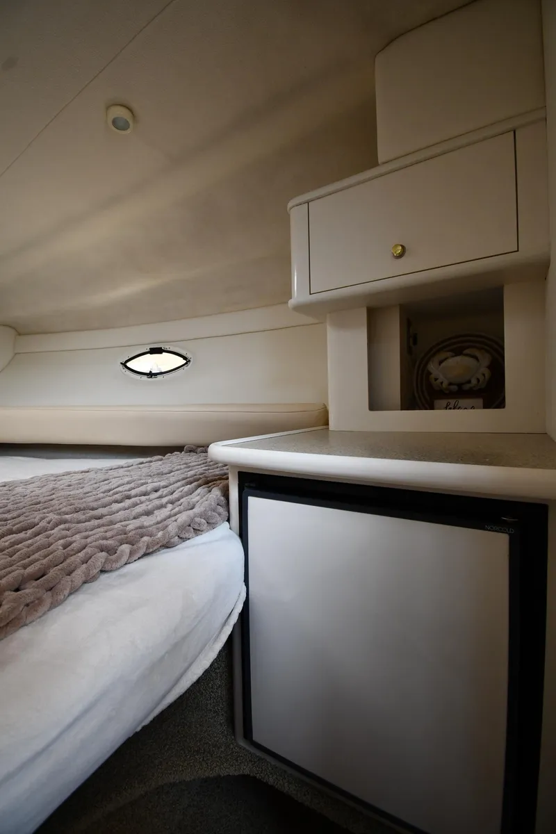 Slide: The Image of Interior of 2000 Maxum 2700 SCR boat with cozy bed and storage. - 27