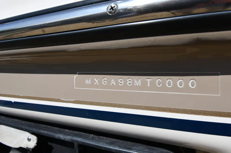 Slide: The Image of Hull identification number on a 2000 Maxum 2700 SCR boat. - 9