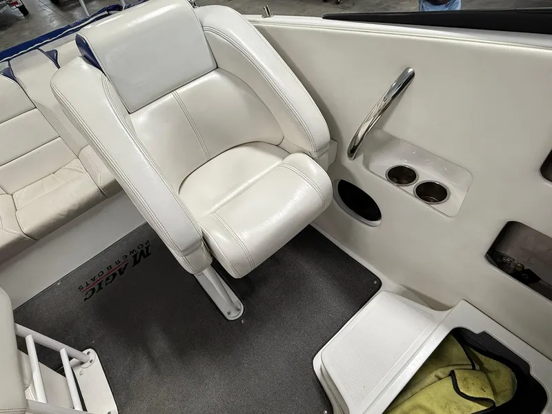 Slide: The Image of White leather seating in a 2006 Magic 29 Wizard boat interior. - 11