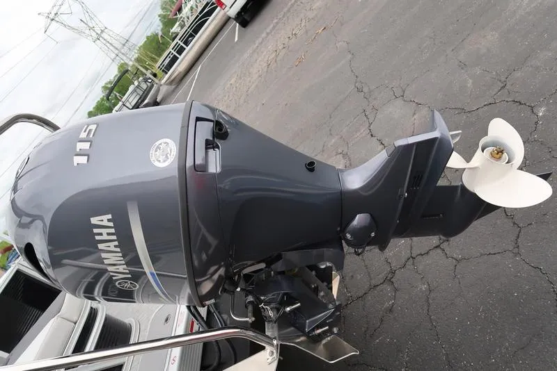 Slide: The Image of Yamaha 115 outboard motor on 2025 Bennington S Swingback 22 SSB Limited boat. - 22