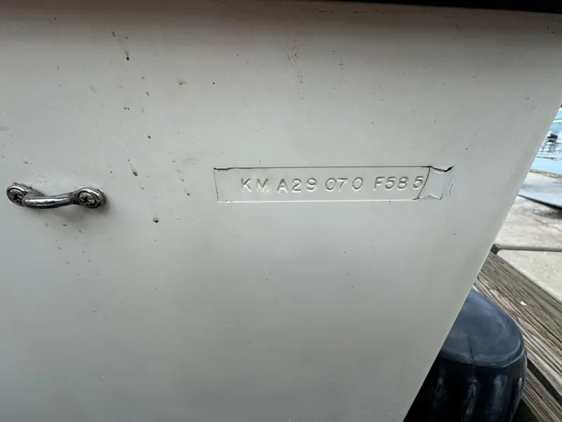 Slide: The Image of Hull identification number on 1985 Blackfin 29 Combi Express boat. - 17
