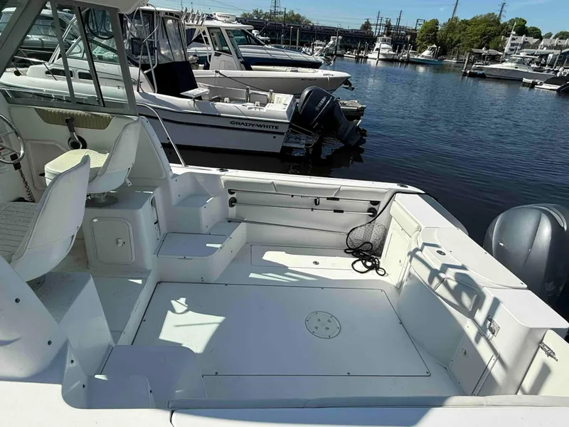 Slide: The Image of 2005 Seaswirl Striper 2601 Walkaround O/B boat docked at marina, spacious deck view. - 5