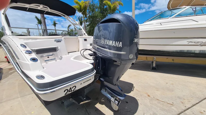 Slide: The Image of 2018 Chaparral Suncoast 250 Deluxe boat with Yamaha 300 outboard motor, docked outdoors. - 5