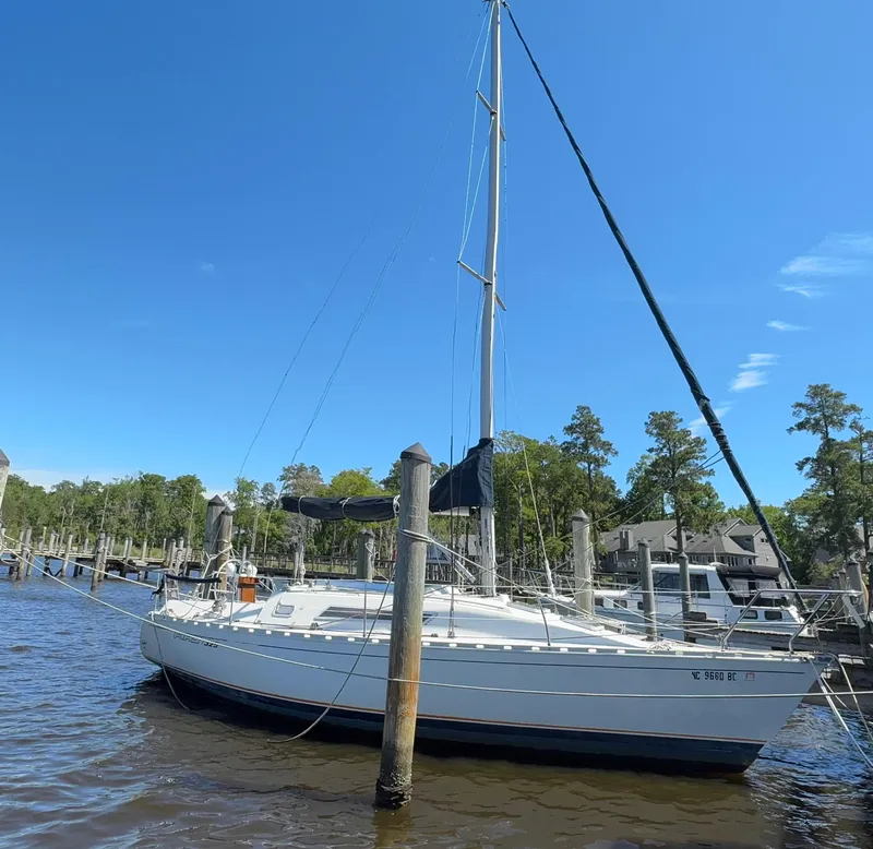 The Image of 1985 Beneteau First 325 - 0