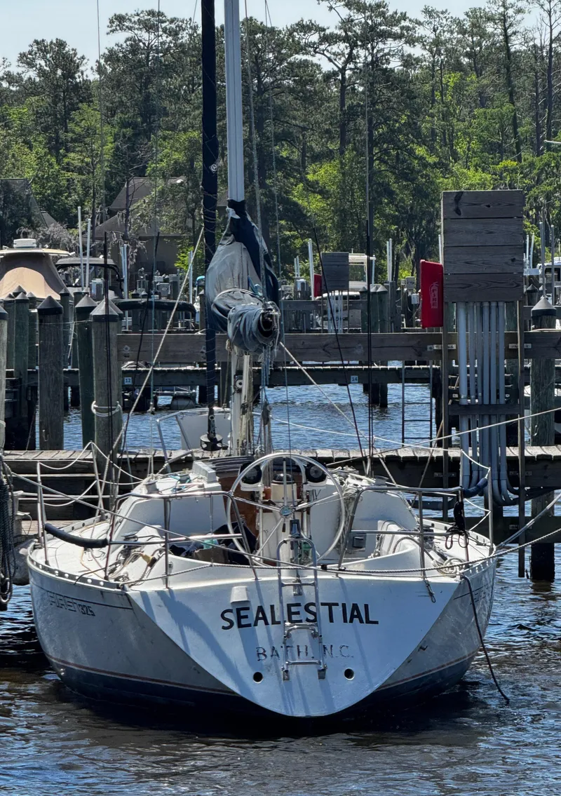 Slide: The Image of 1985 Beneteau First 325 - 1