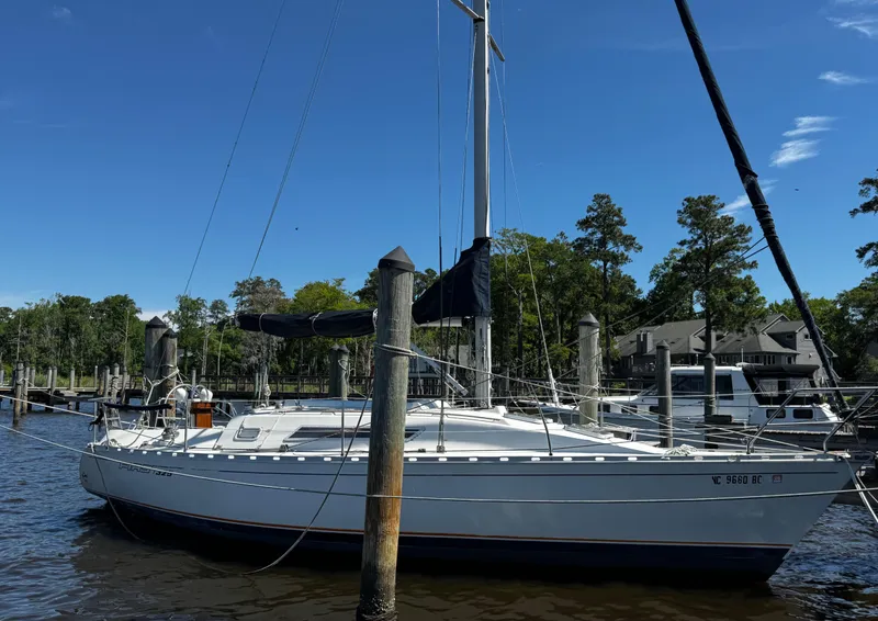 Slide: The Image of 1985 Beneteau First 325 - 10