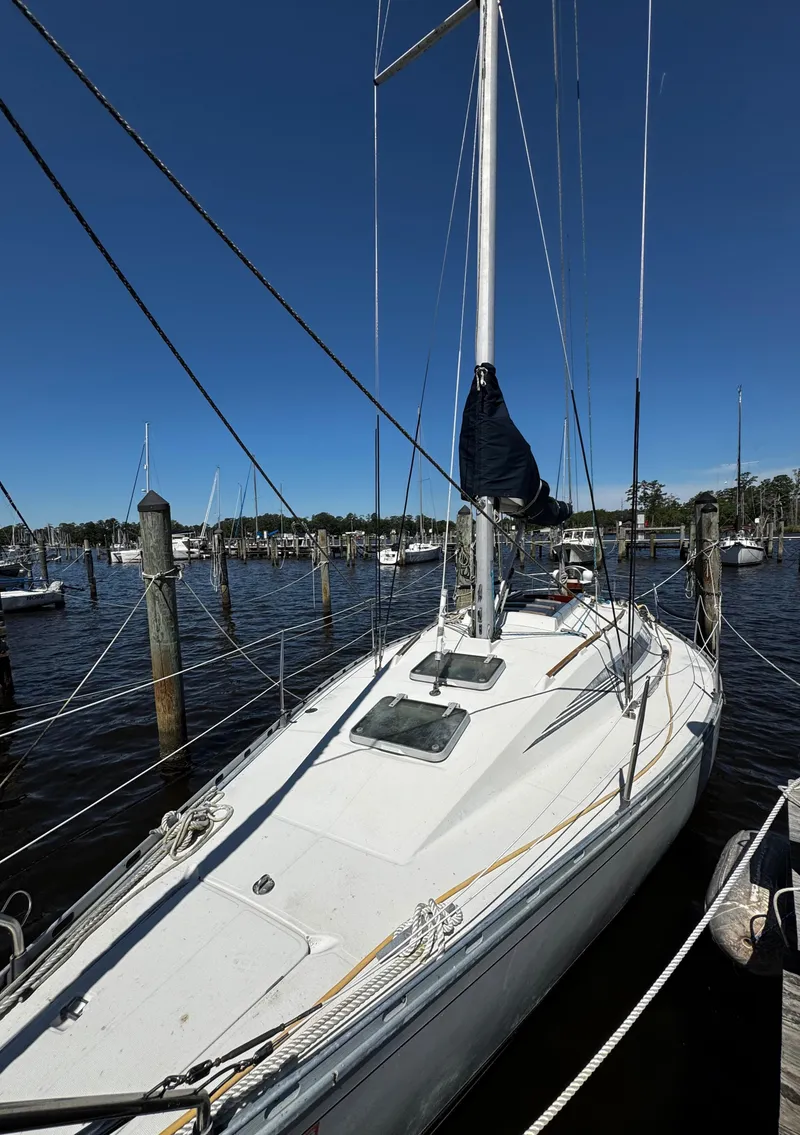 Slide: The Image of 1985 Beneteau First 325 - 2