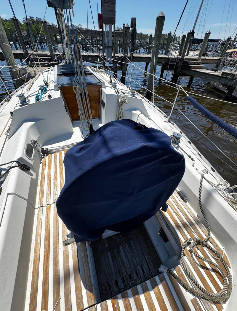 Slide: The Image of 1985 Beneteau First 325 - 24