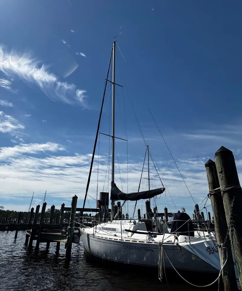 Slide: The Image of 1985 Beneteau First 325 - 5