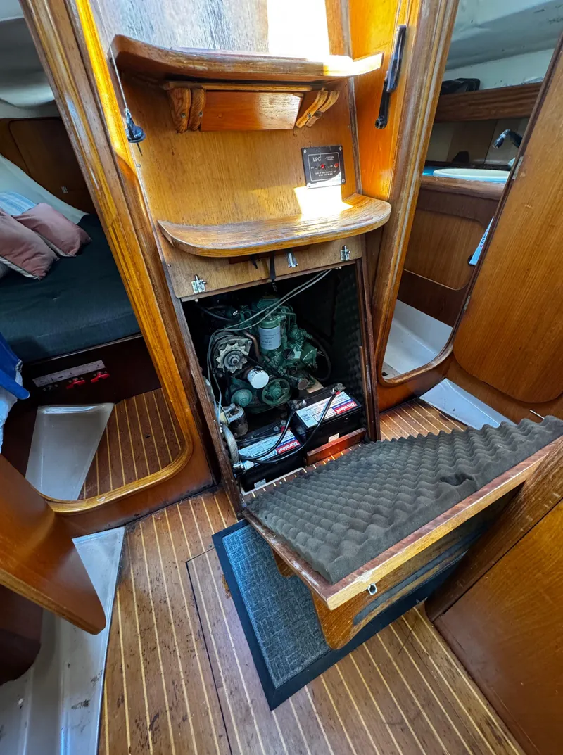 Slide: The Image of 1985 Beneteau First 325 - 58