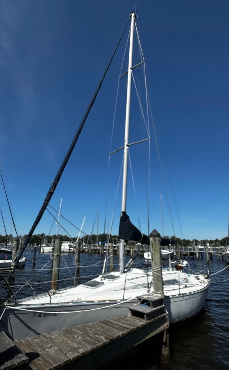 Slide: The Image of 1985 Beneteau First 325 - 6