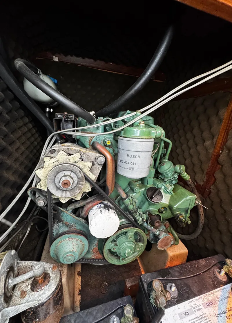 Slide: The Image of 1985 Beneteau First 325 - 62