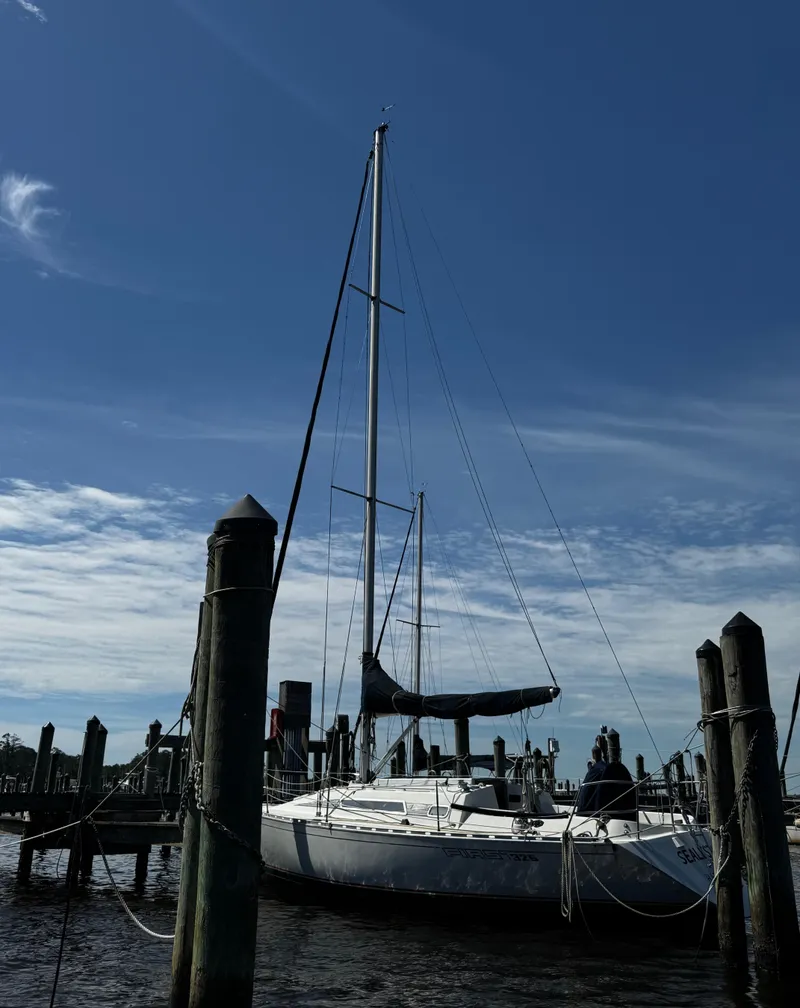 Slide: The Image of 1985 Beneteau First 325 - 7