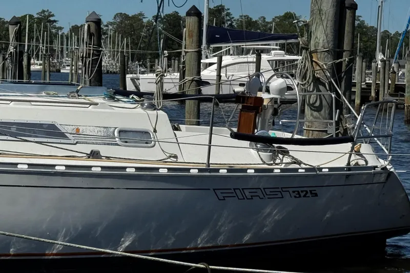 Slide: The Image of 1985 Beneteau First 325 - 8