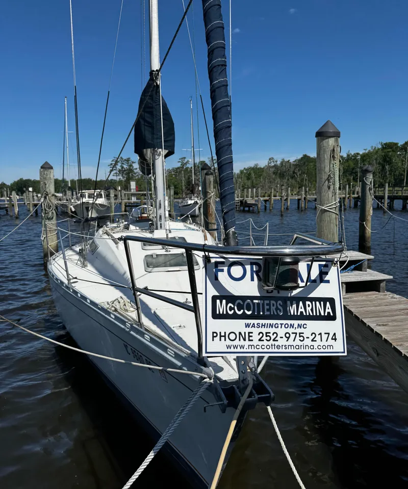 Slide: The Image of 1985 Beneteau First 325 - 9