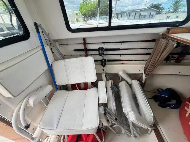 Slide: The Image of Interior of 1989 Parker 2520 boat with fishing rods and folding chairs. - 4