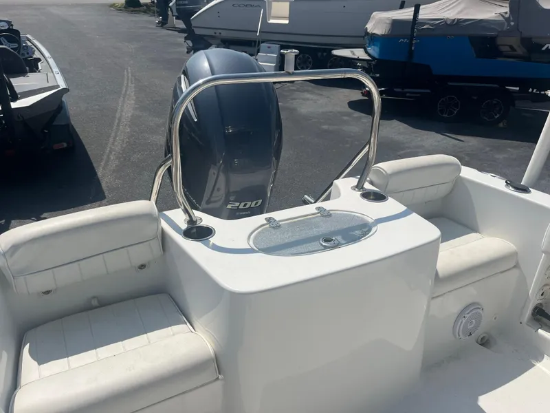 Slide: The Image of 2018 Sea Hunt Triton 225 boat with Yamaha 200 engine, featuring comfortable seating. - 8