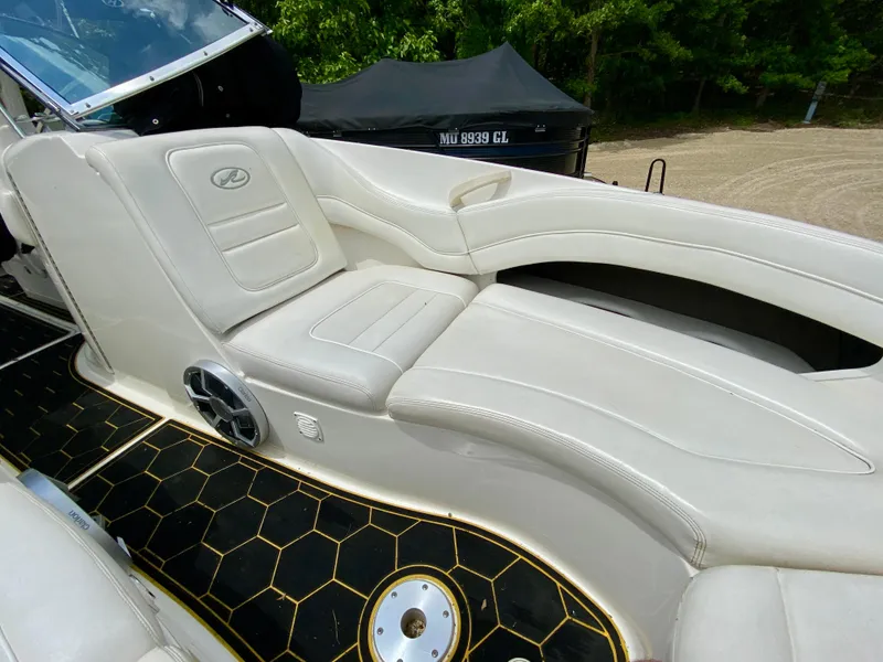 Slide: The Image of Luxurious seating on a 2004 Sea Ray 290 SLX boat with elegant design and comfort. - 18