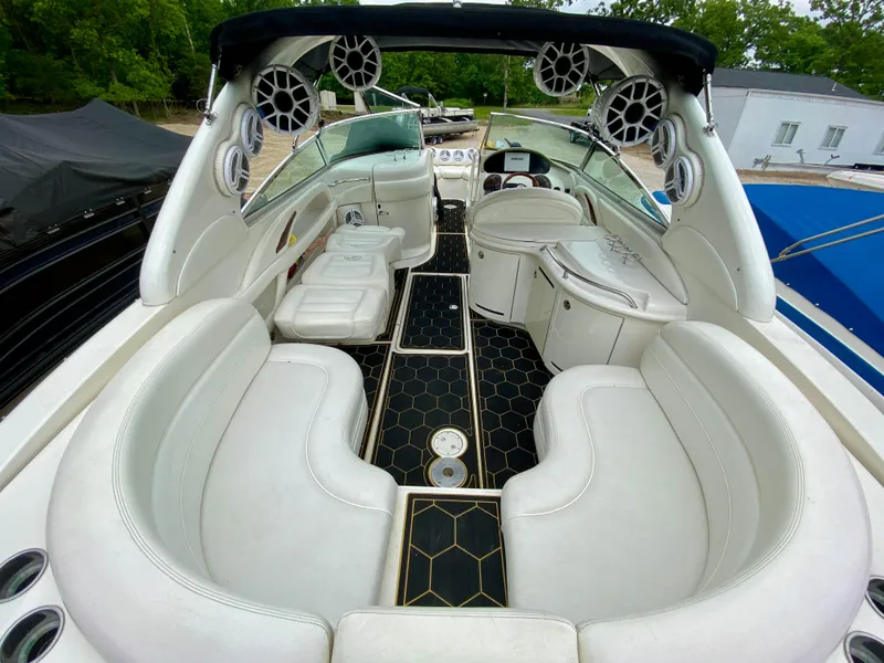 Slide: The Image of 2004 Sea Ray 290 SLX boat interior with white seating and black flooring. - 5