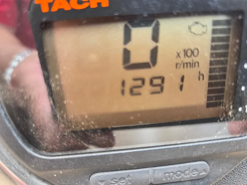 Slide: The Image of Tachometer display showing 1291 hours on a 2011 Bennington 2554GCW. - 6
