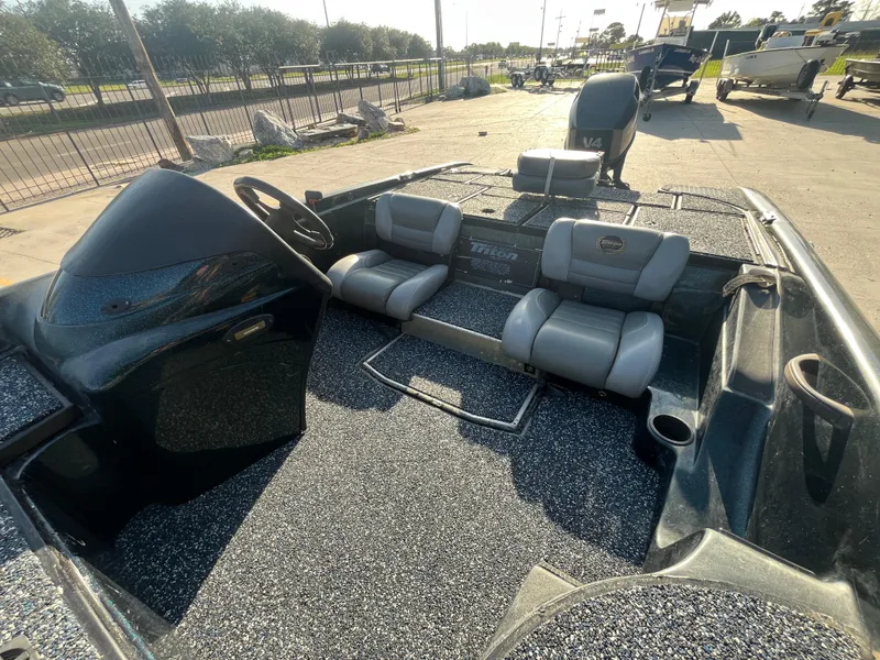 Slide: The Image of 1998 Triton Tr-17 boat interior with dual seats and steering console. - 8