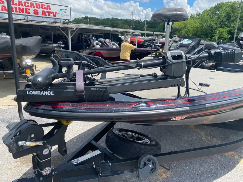Slide: The Image of 2022 Nitro Z20 Pro boat with Lowrance equipment at a marine dealership. - 7