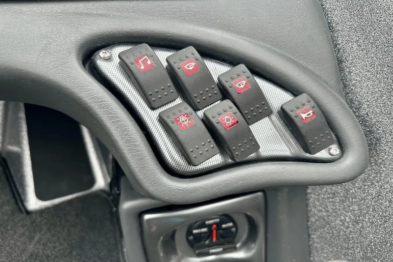 Slide: The Image of Ranger Fisherman 619VS 2010 - 18