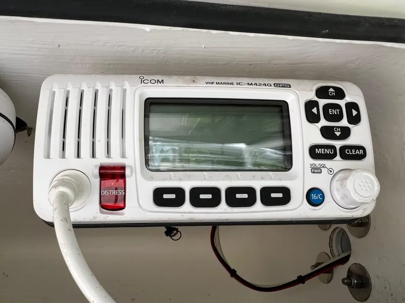 Slide: The Image of VHF marine radio on 2024 Shallow Sport 25 X3 boat dashboard. - 19