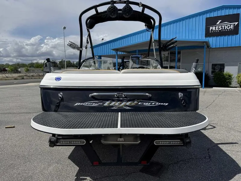 Slide: The Image of 2006 Tigé 21i boat with swim platform, parked outside Prestige dealership. - 8